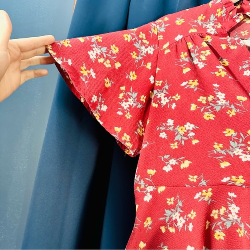 ▫️ donated Red Fit and Flare Floral Top - Picture 10 of 11